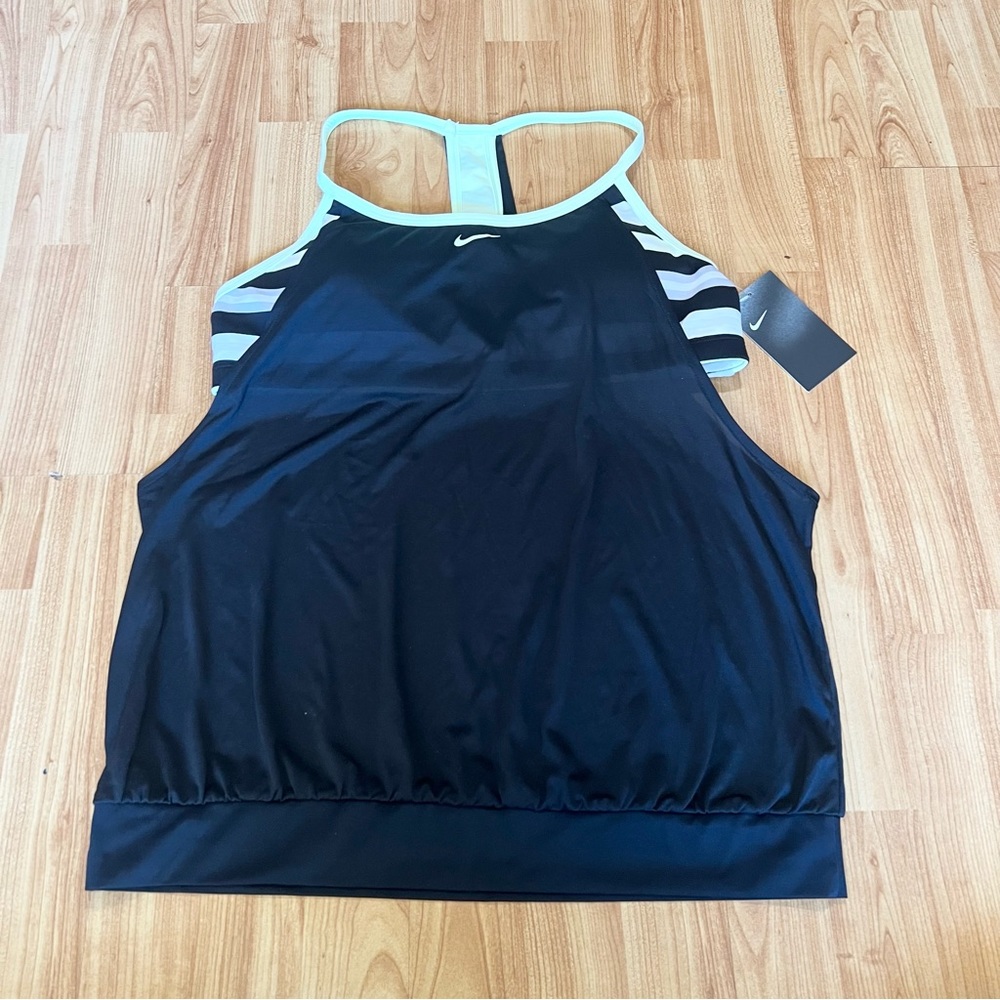 Nike women top